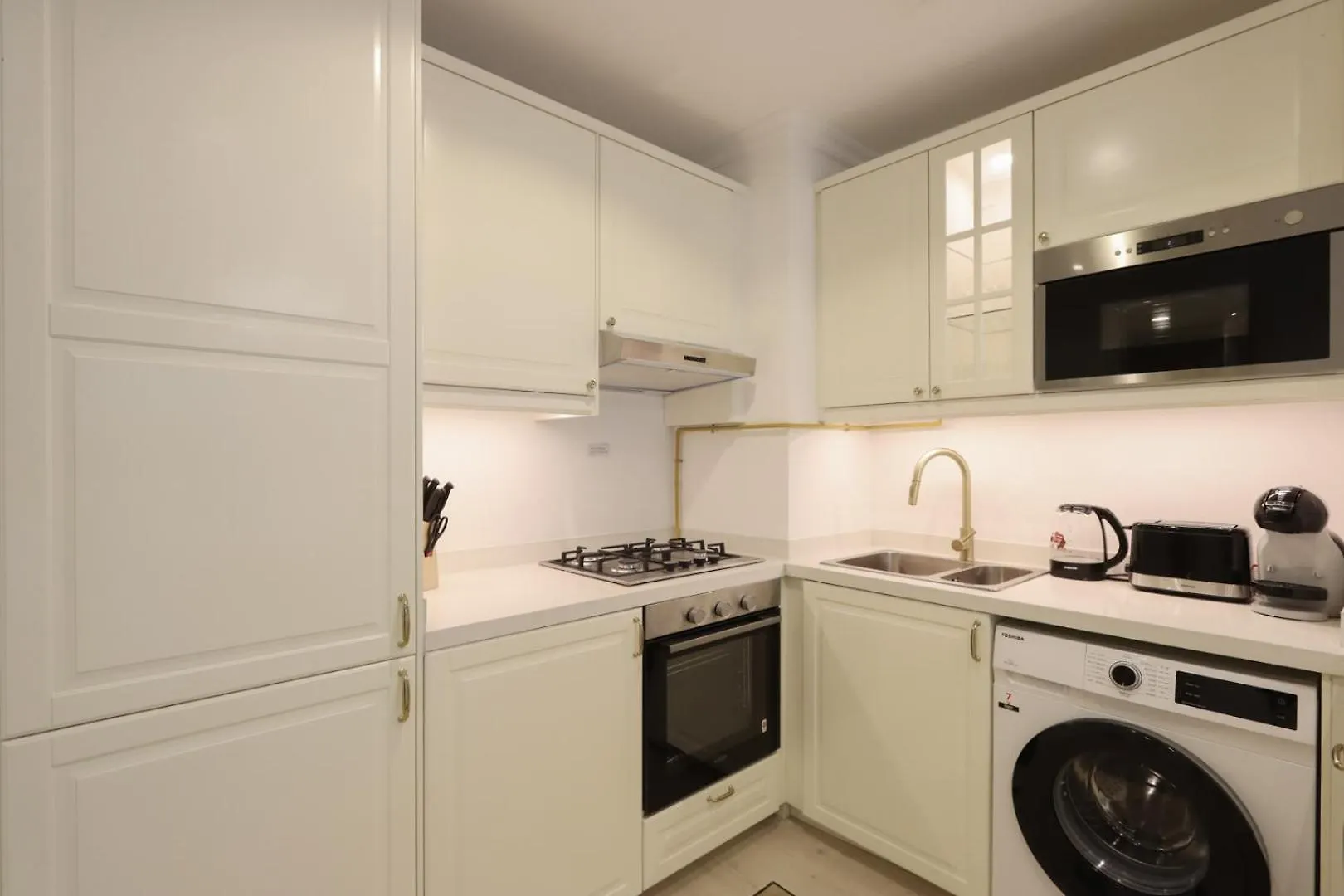 Livbnb-Radiant, Upgraded 1B Unit In District 14, Jvc Dubai Apartment