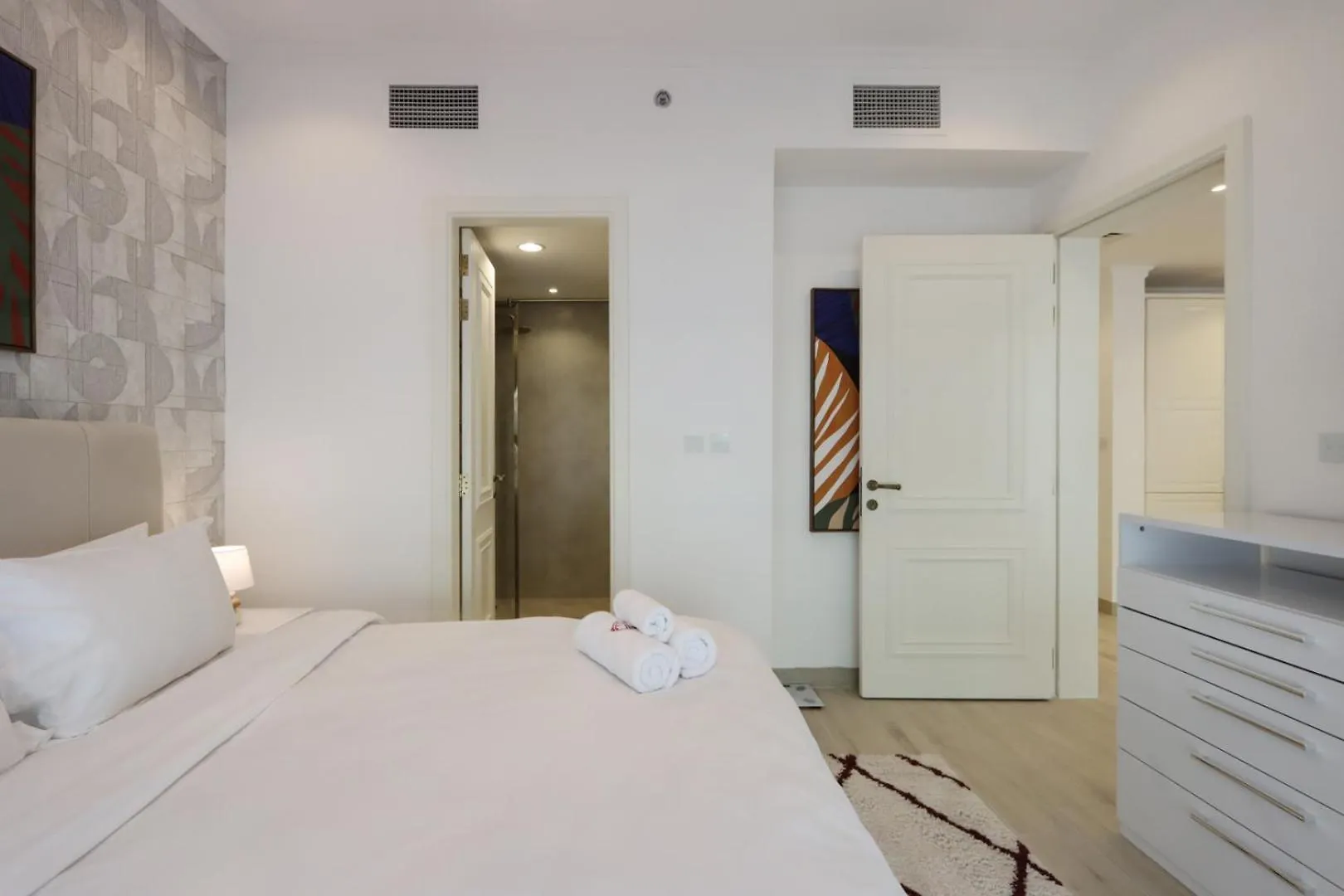 Livbnb-Radiant, Upgraded 1B Unit In District 14, Jvc Dubai