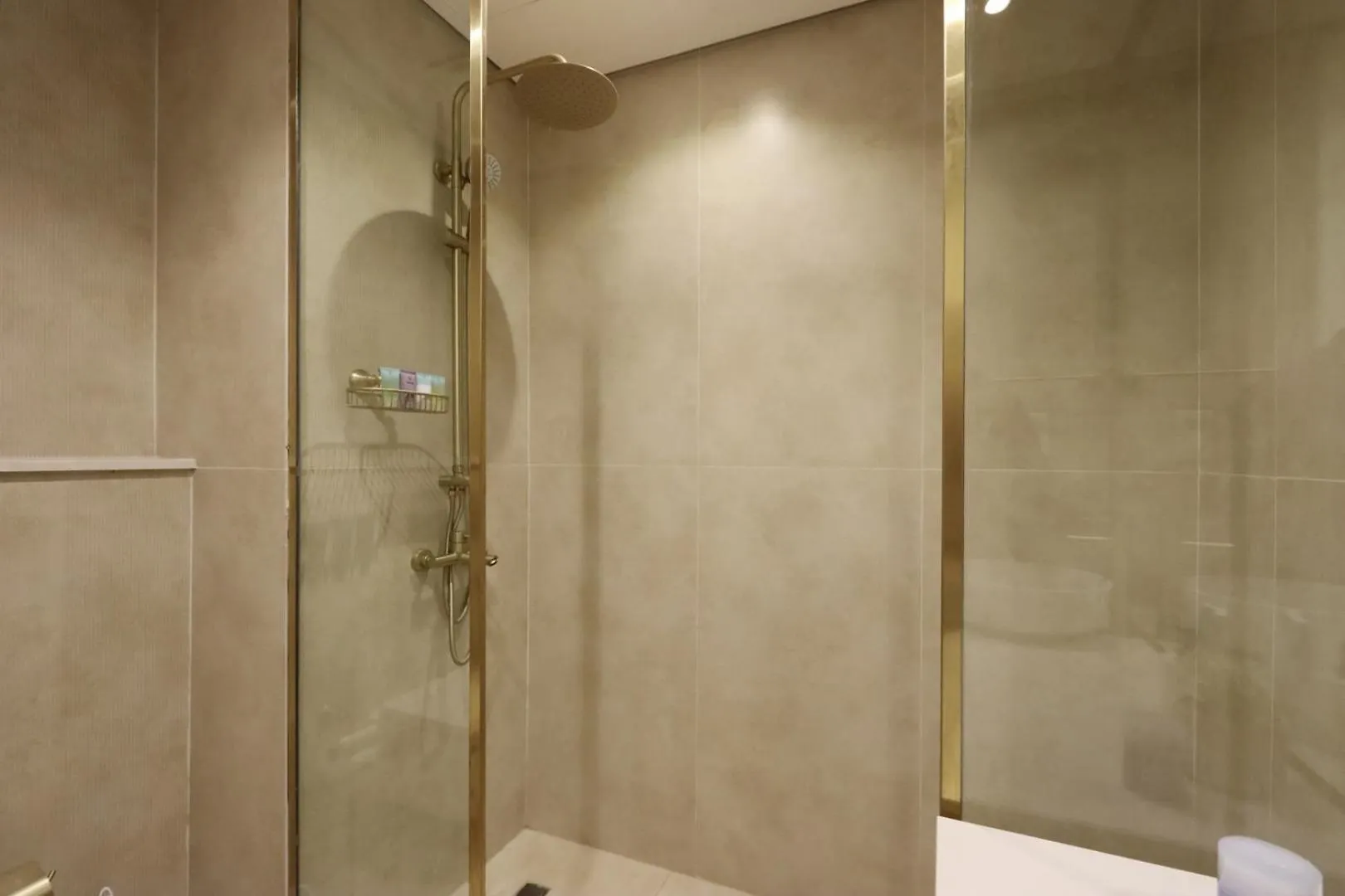 Livbnb-Radiant, Upgraded 1B Unit In District 14, Jvc Dubai 0*,  United Arab Emirates