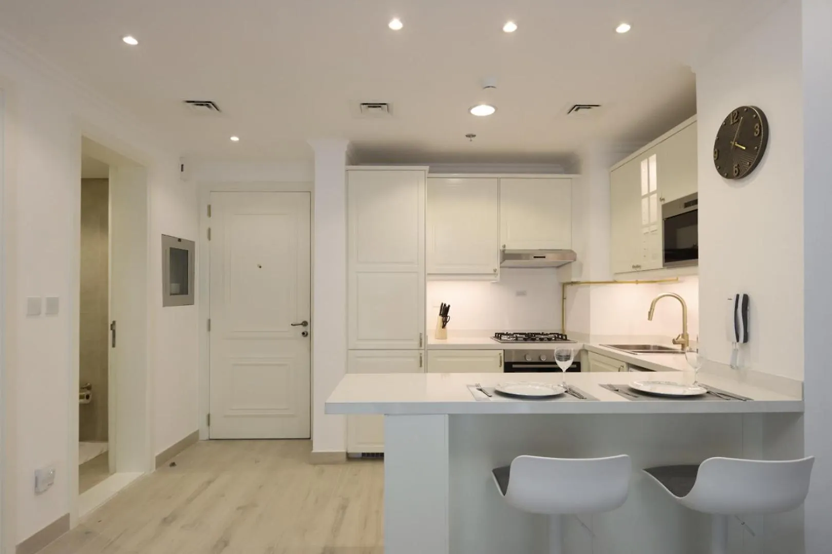 Livbnb-Radiant, Upgraded 1B Unit In District 14, Jvc Dubai Apartment