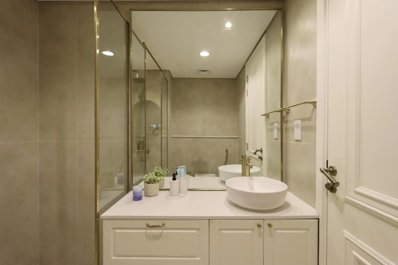 Livbnb-Radiant, Upgraded 1B Unit In District 14, Jvc Dubai United Arab Emirates